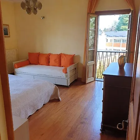 The Camelia, Our With View, Private Bathroom And Dedicated Parking At The Isabella Gæstehus Stresa