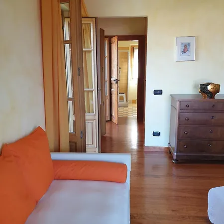 La Camelia, La Nostra Tripla Con Vista Lago, Al Secondo Piano Della Isabella Guest house