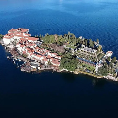 Guest house La Camelia, La Nostra Tripla Con Vista Lago, Al Secondo Piano Della Isabella *