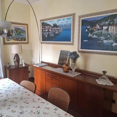 La Camelia, La Nostra Tripla Con Vista Lago, Al Secondo Piano Della Isabella *