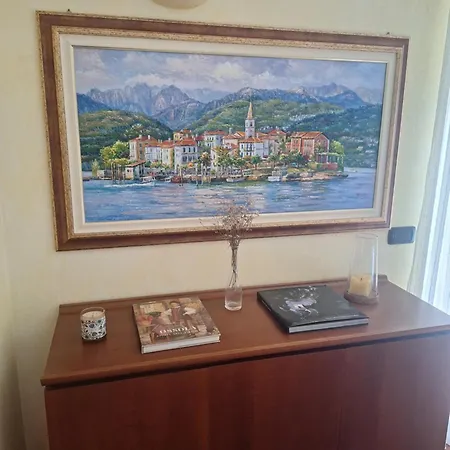Guest house La Camelia, La Nostra Tripla Con Vista Lago, Al Secondo Piano Della Isabella *