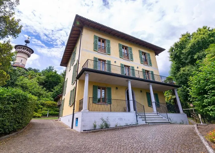 Gæstehus The Camelia, Our With View, Private Bathroom And Dedicated Parking At The Isabella Stresa