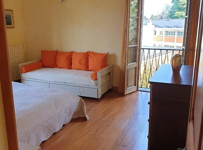 The Camelia, Our With View, Private Bathroom And Dedicated Parking At The Isabella Gæstehus Stresa