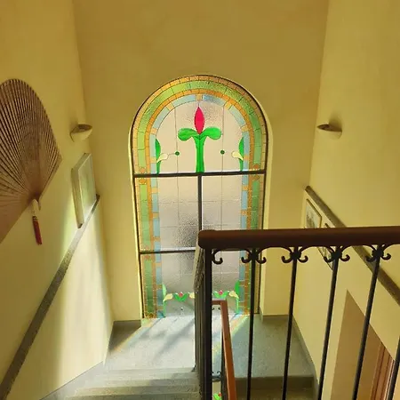 The Camelia, Our With View, Private Bathroom And Dedicated Parking At The Isabella בית הארחה 3*