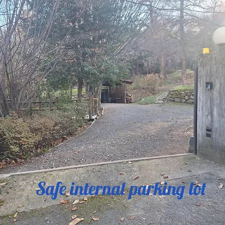 The Camelia, Our With View, Private Bathroom And Dedicated Parking At The Isabella בית הארחה סטרסה