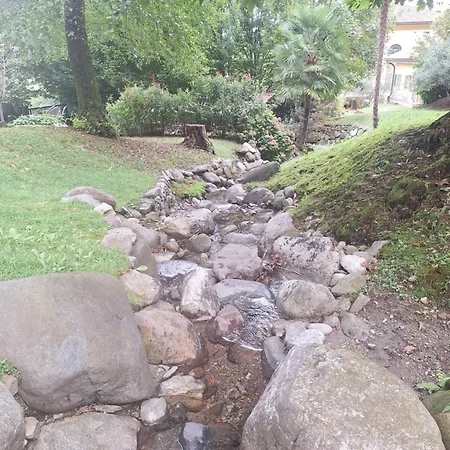 The Camelia, Our With View, Private Bathroom And Dedicated Parking At The Isabella 3* סטרסה